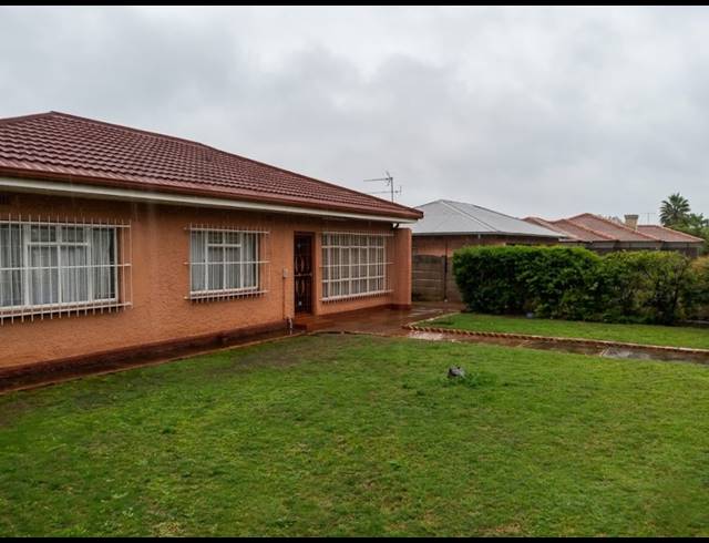 3 BEDROOM HOUSE FOR SALE IN VANDERBIJLPARK CW 5